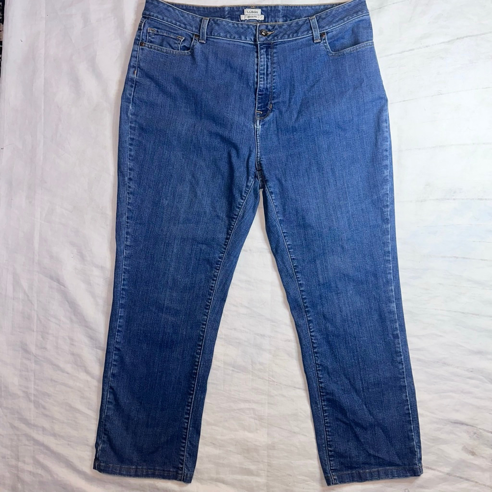 EUC Women’s Size 18 Reg LL Bean Classic Fit Straight Leg Denim Blue Jeans